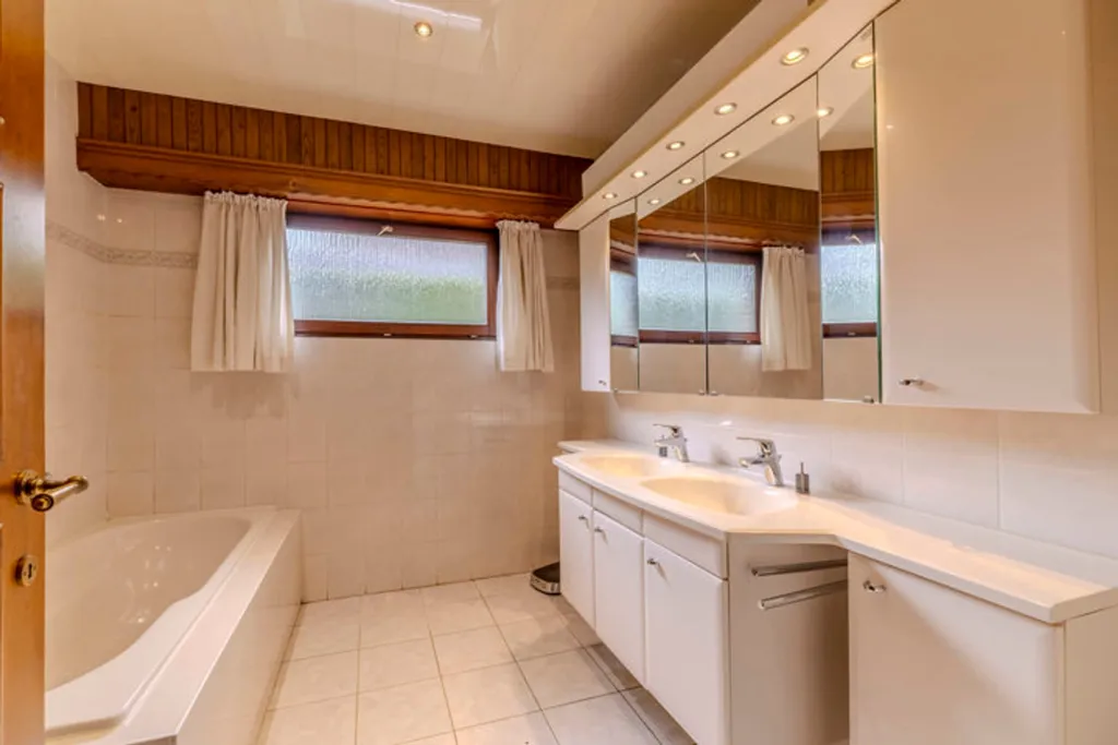 Salles de bain - Maison avec Jardin et Veranda à Sint-Job