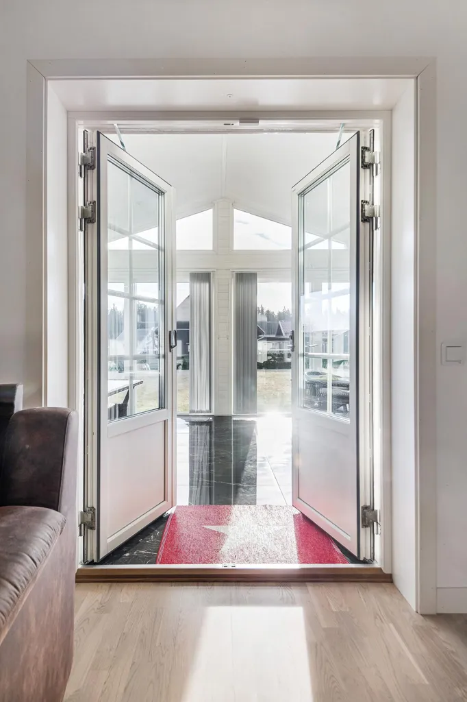 hallway_entrance