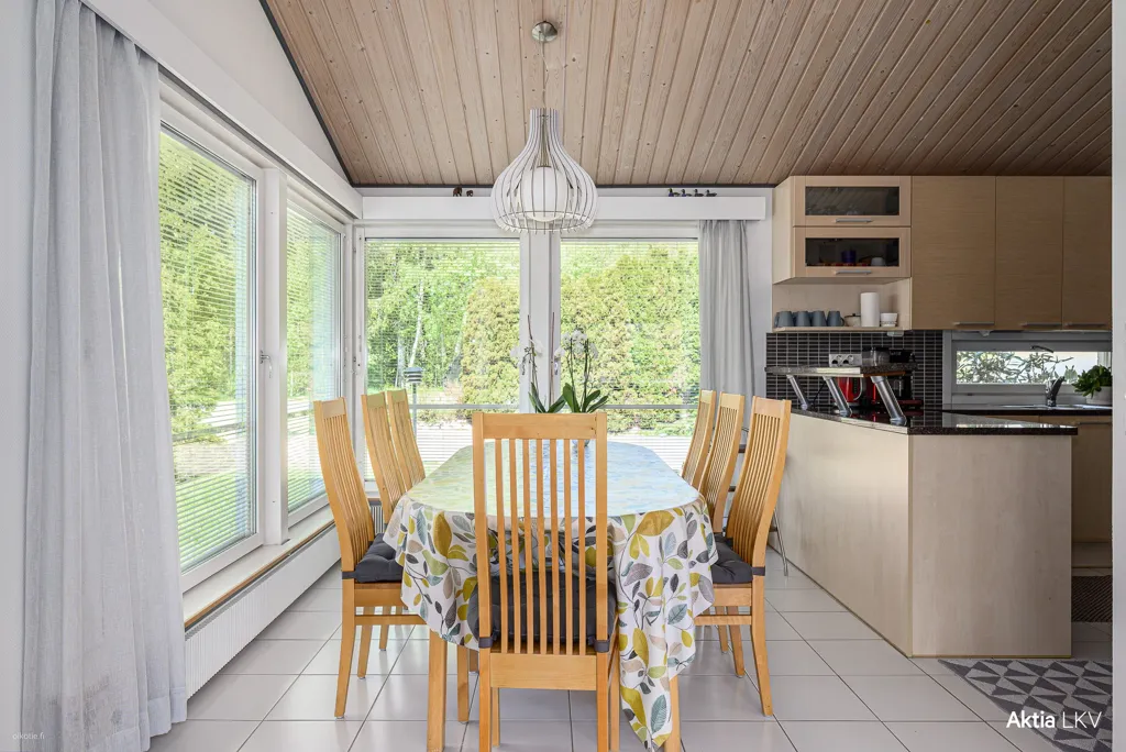 Sala da pranzo - Detached House with Pool in Ravals, Kirkkonummi