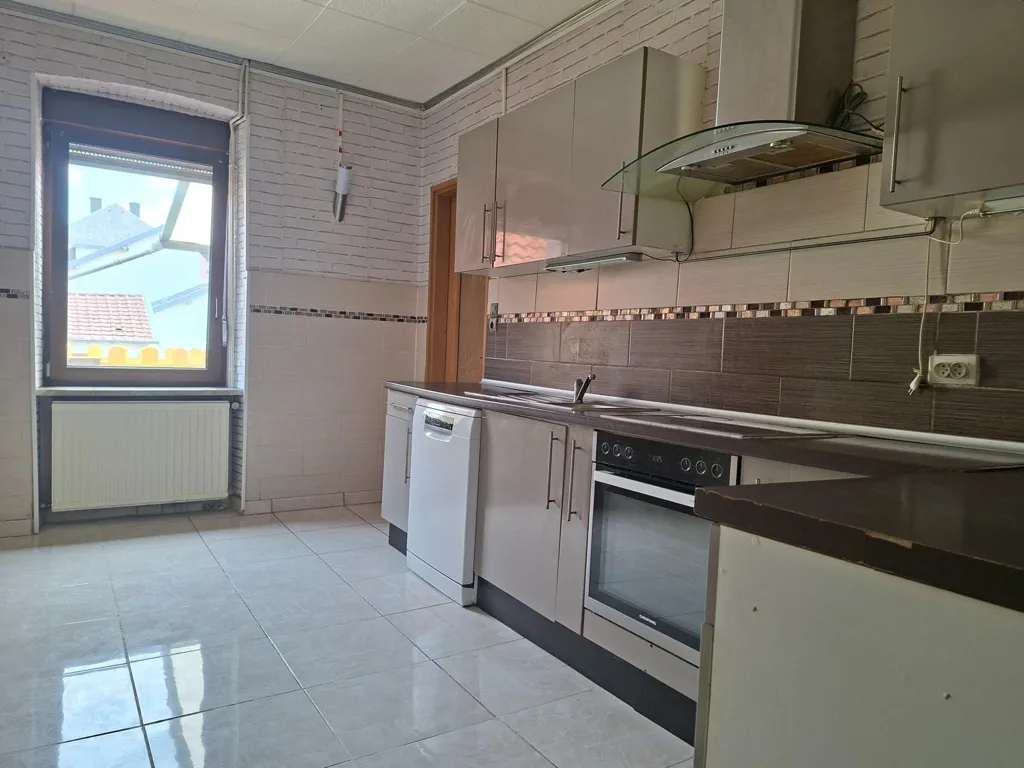 Cuisine - Maison avec Terrasse et Jardin en Centre-Ville de Stiring Wendel