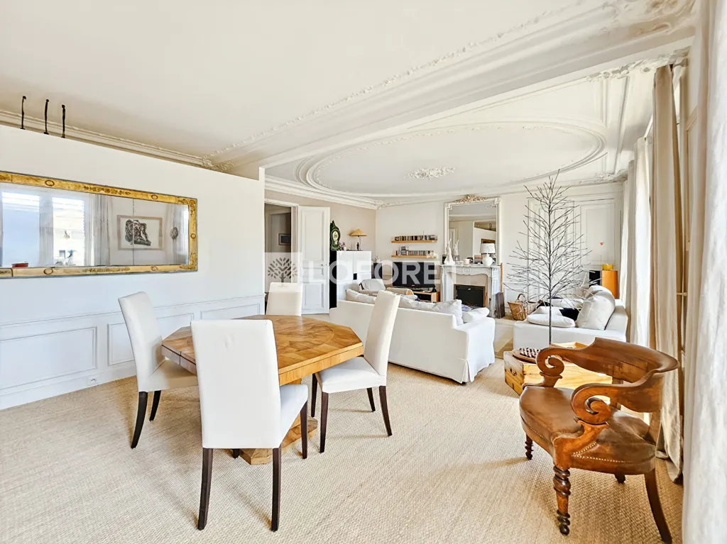 Sala da pranzo - 5-Piece Parisian Flat with West-East Views