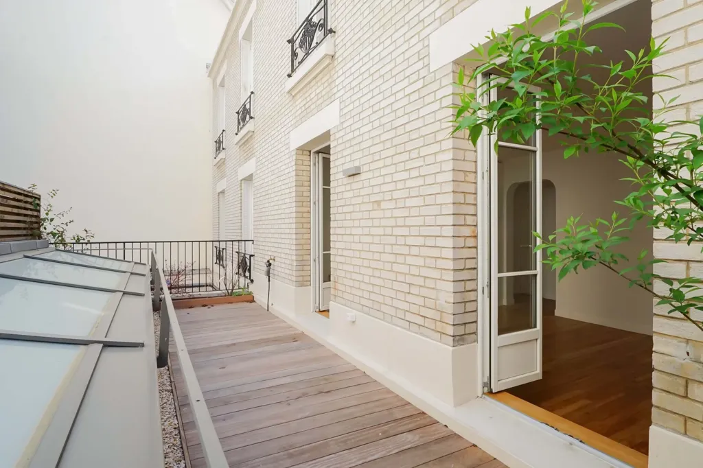 Terrazza - Renovated 2-Bed Flat with Terraces in Paris 75017
