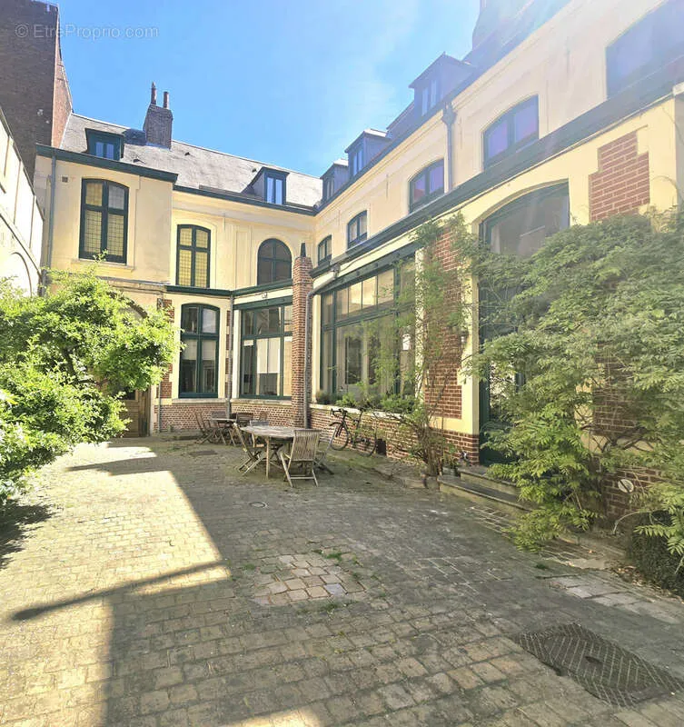 Aed - Characterful Duplex in Vieux-Lille