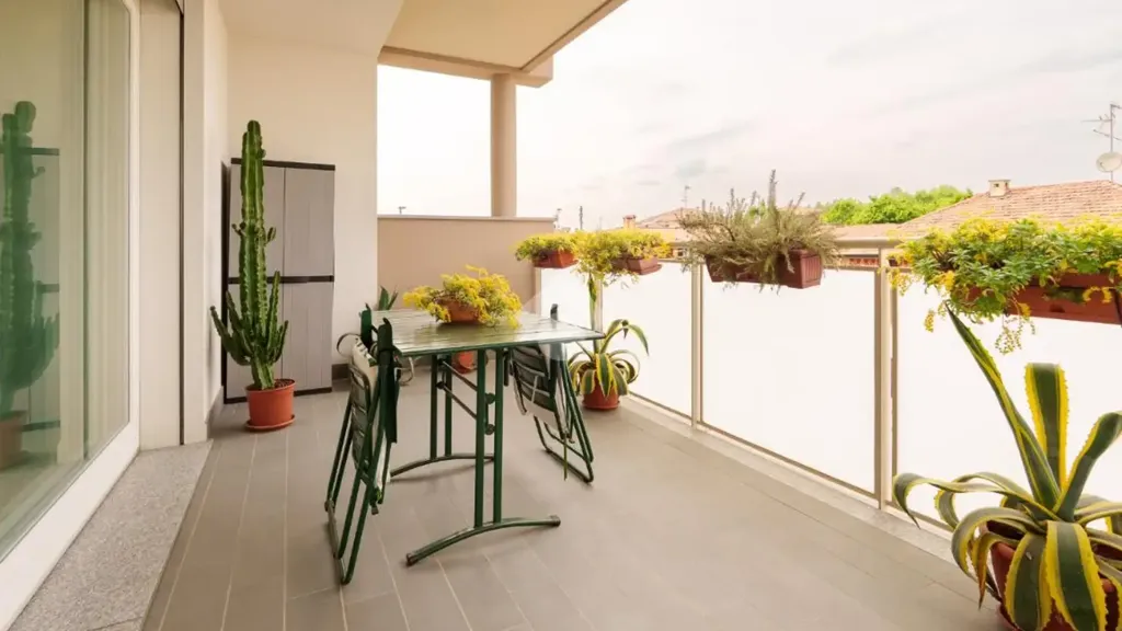 balcony