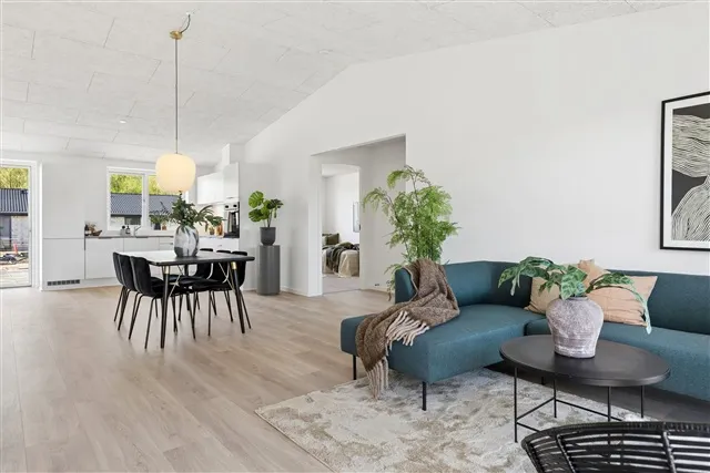 Elutuba - Contemporary House with Balcony in Slukefter