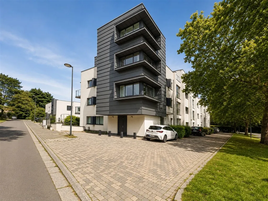 Esterno - Two-Bedroom Flat with Terrace in Central Location