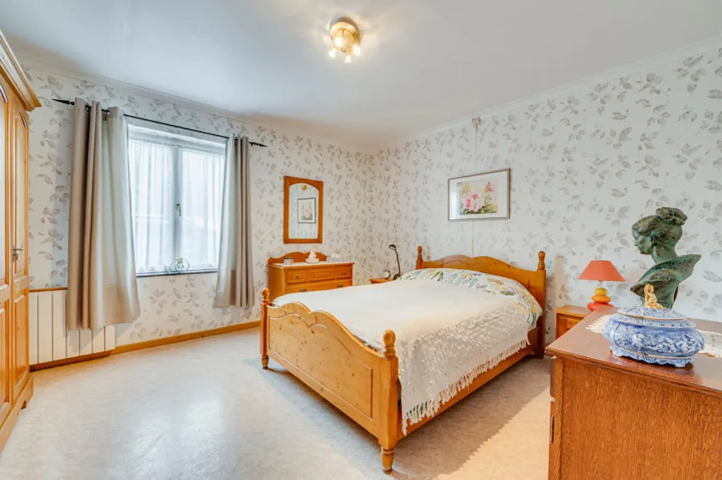 Chambres - Maison Plain Pied avec Jardin et Garage à Hensies