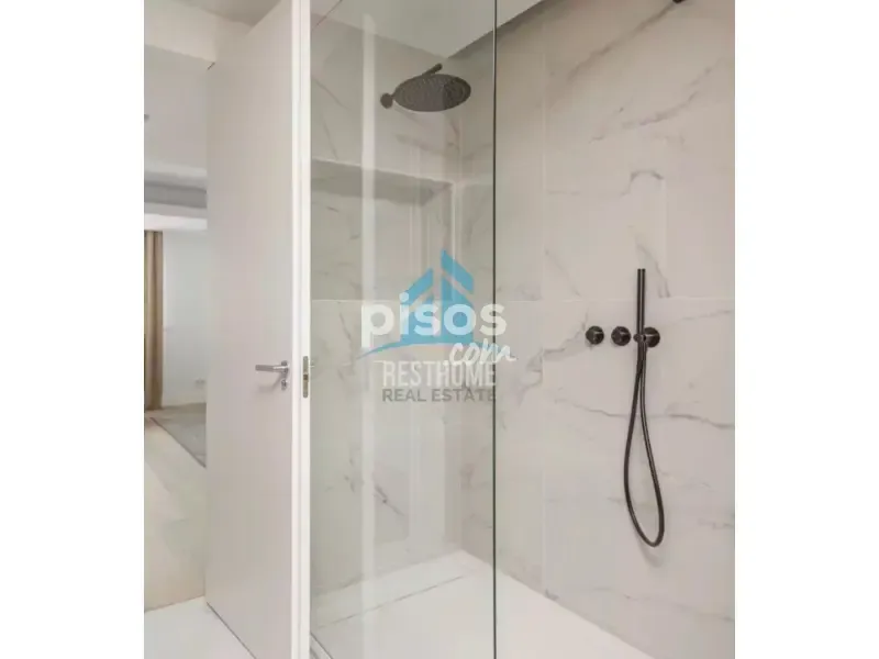 Salles de bain - Modernised Apartment with Views in Recoletos