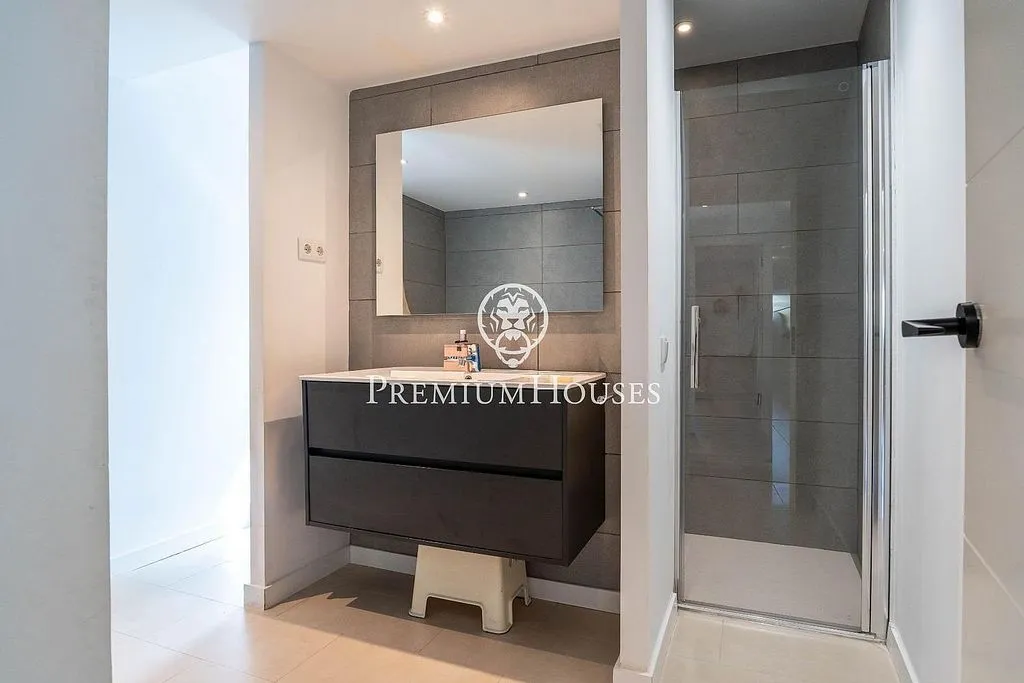 Salles de bain - Contemporary House with Pool in Gavà