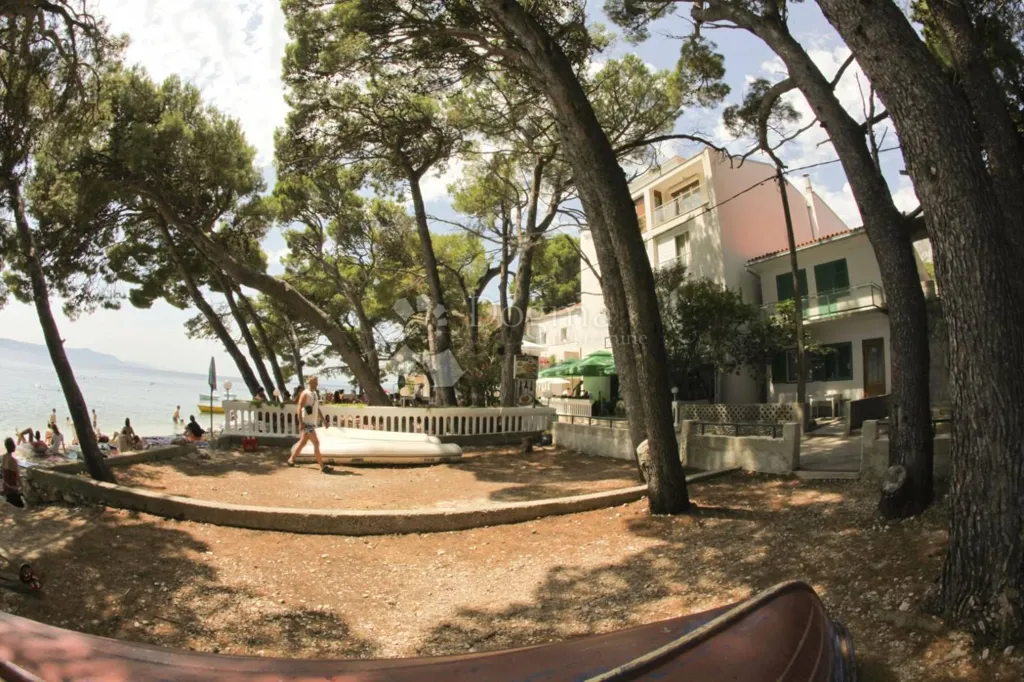 Two-Bedroom Apartment with Seafront in Podgora