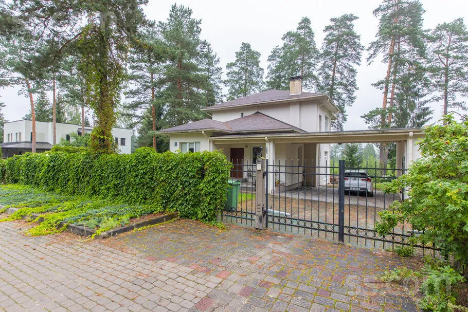 Extérieur - 2-Storey House near Lake in Sunīši