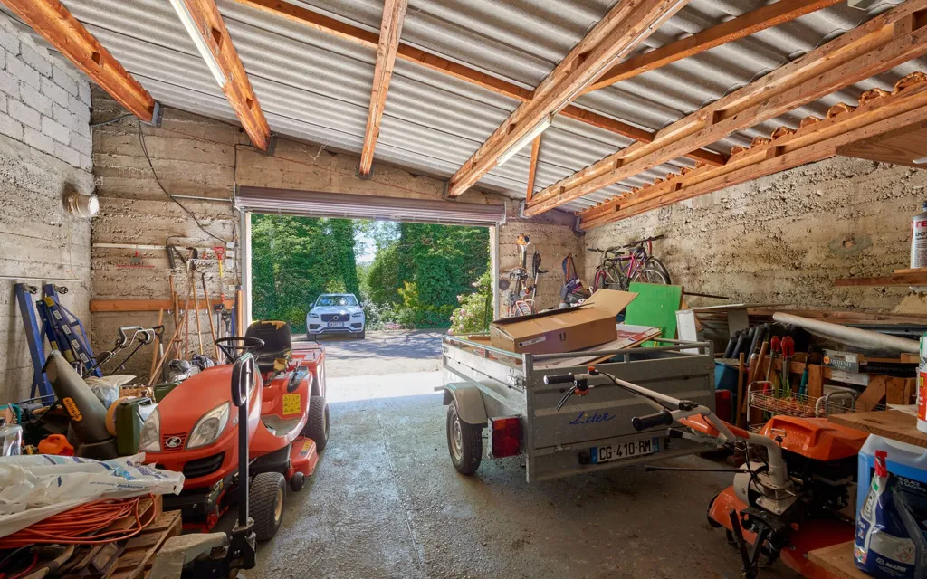 Garage - Renaissance House with Pool in Manosque
