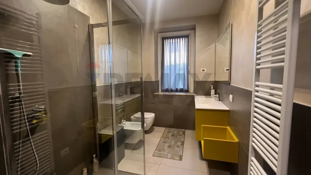 Salles de bain - Bifamiliar Villa with Garden in Capriolo