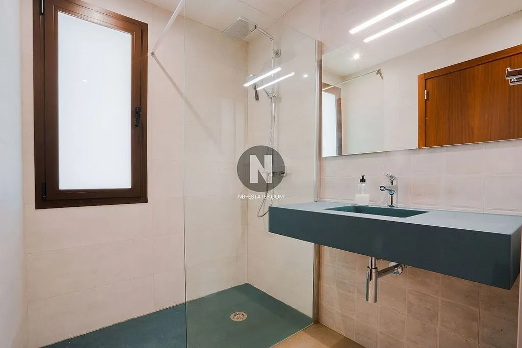 Bathrooms - Chalet with Pool and Sea View in Cap Martí