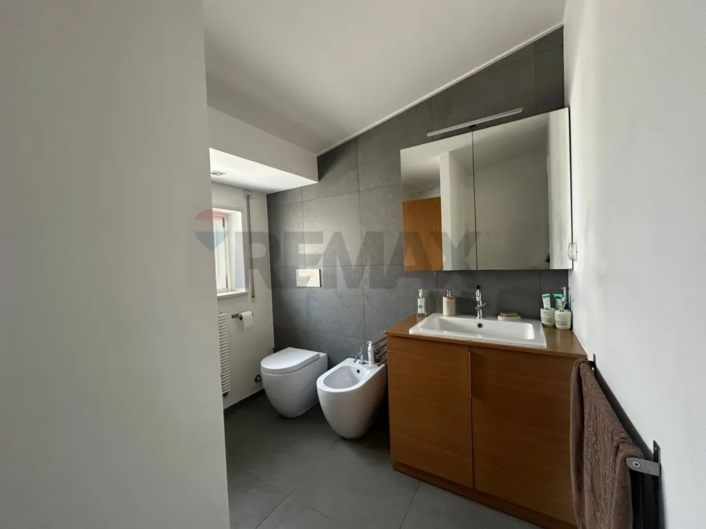 Salles de bain - Modern Apartment with Panoramic Terrace in Matera