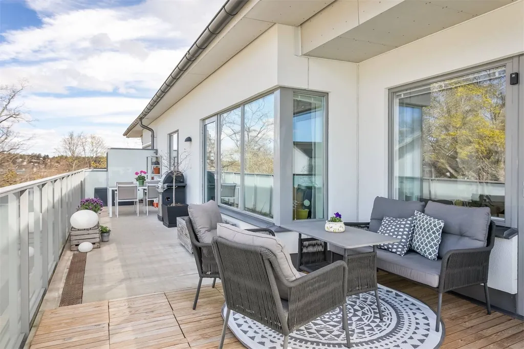 Balcone - Apartment with Large Terrace in Järfälla