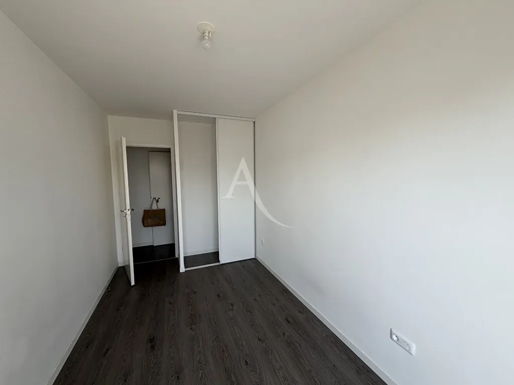 Camere da letto - Modern Flat with Balcony in Drancy Centre
