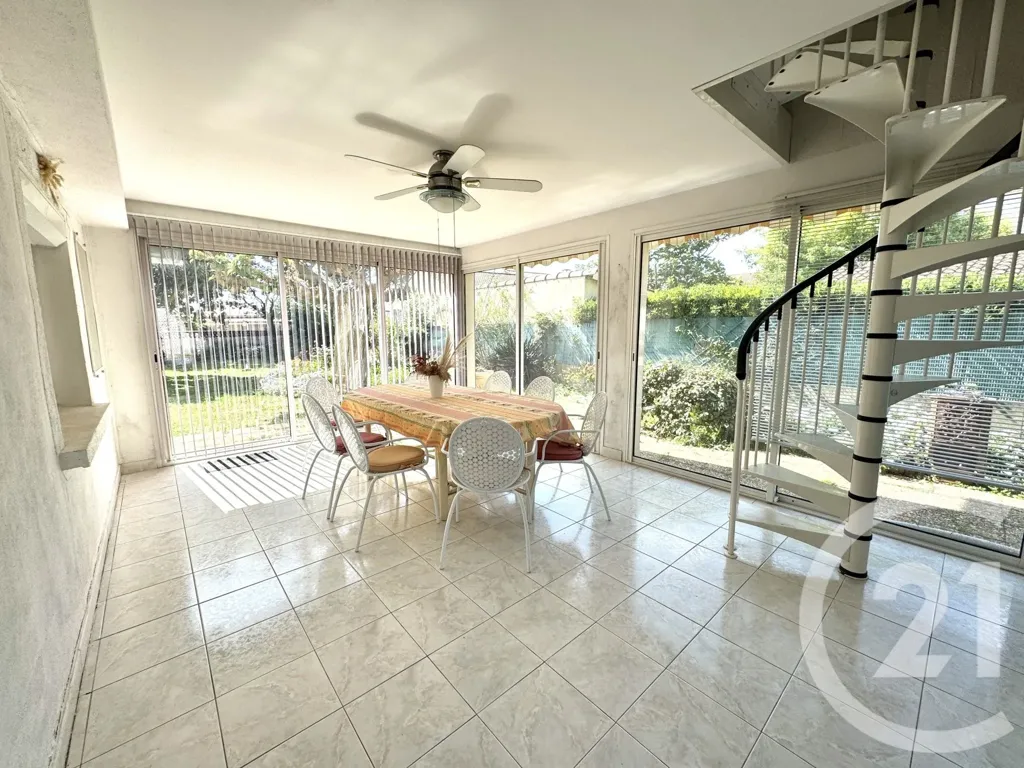 Terrasse - Villa Modulable avec Piscine à Mireval