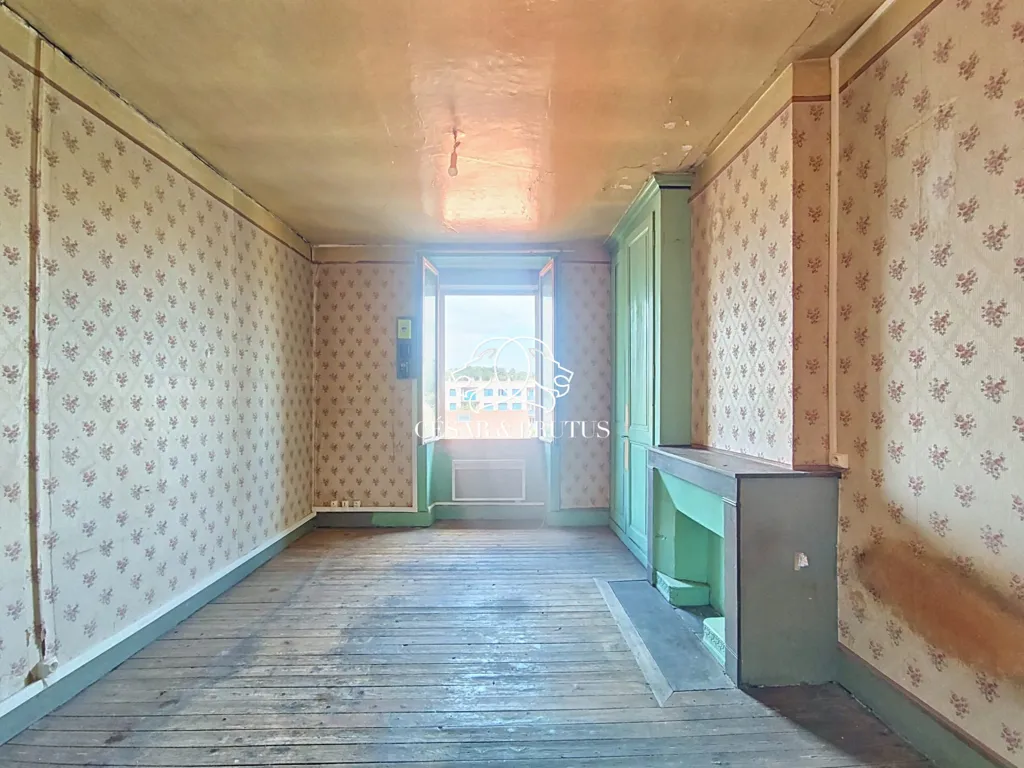 Pièces - Appartement avec Potentiel d'Optimisation à Pierre-Bénite