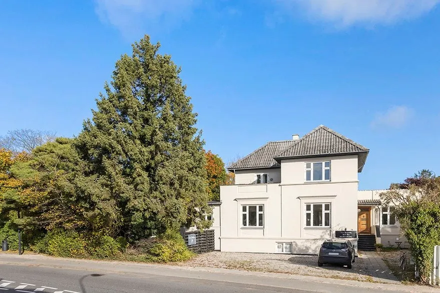 Exterior - Corner Villa with Development Potential in Hellerup