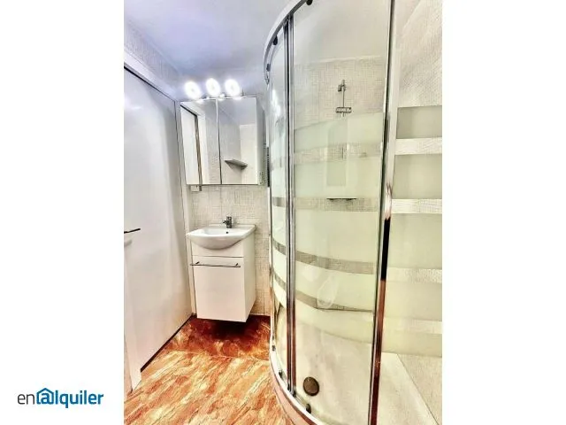 Bathrooms - Furnished Flat with Accessible Features in Sant Martí