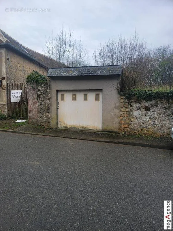 Extérieur - Terrain Constructible avec Garage à Avessé
