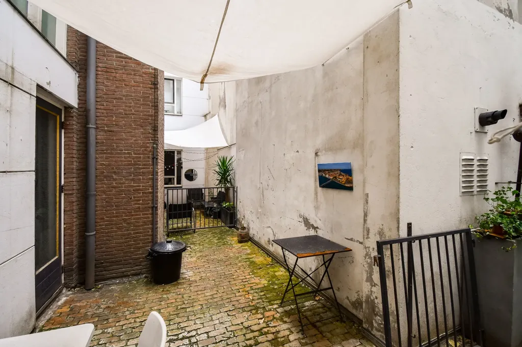 Aed - Split-Level Apartment with Water View in Amsterdam