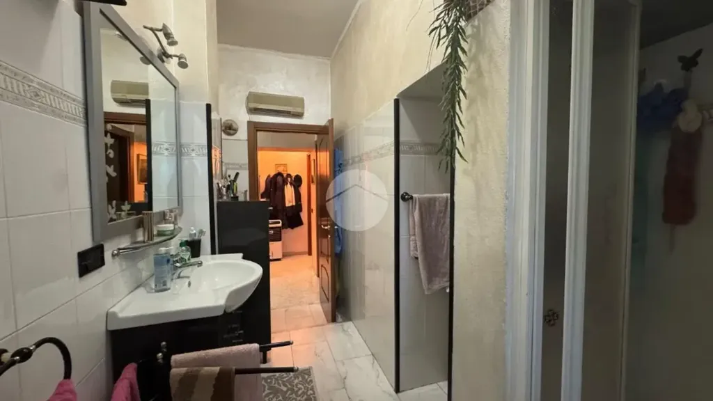 Salles de bain - Rear-Facing Apartment with Balcony in Sassari