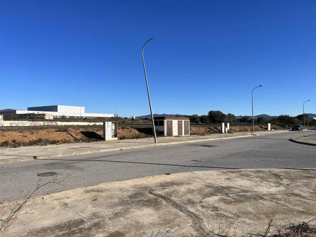 Jardin - Industrial Land Plot in Valls