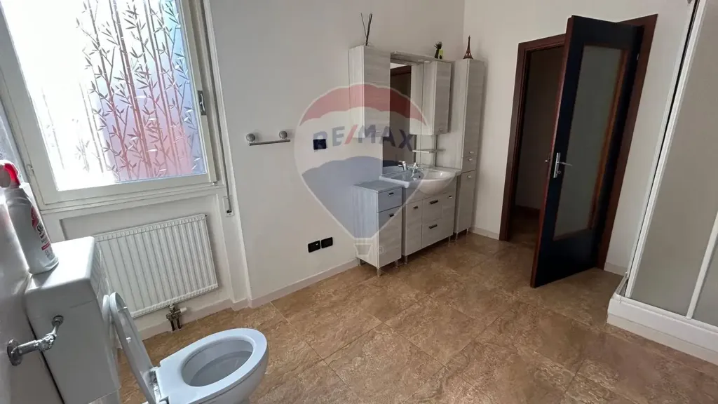 Bathrooms - Rented Apartment with Balcony in Ferrara