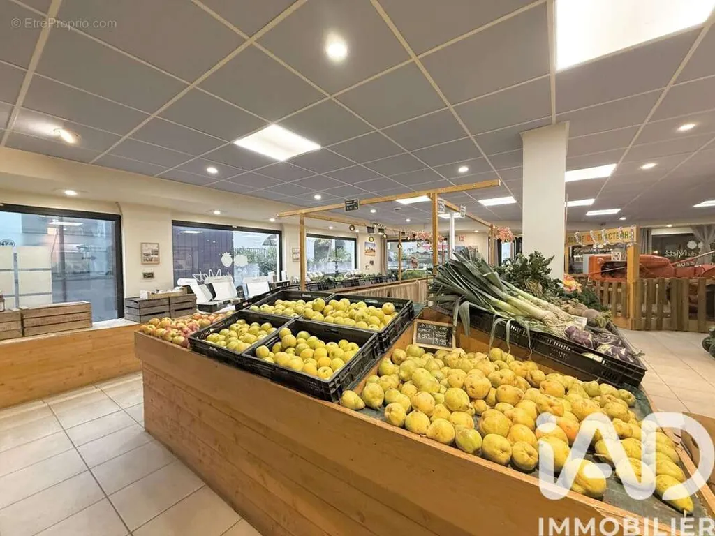 Pièces - Murs Commerciaux en Centre-Ville de Compiègne