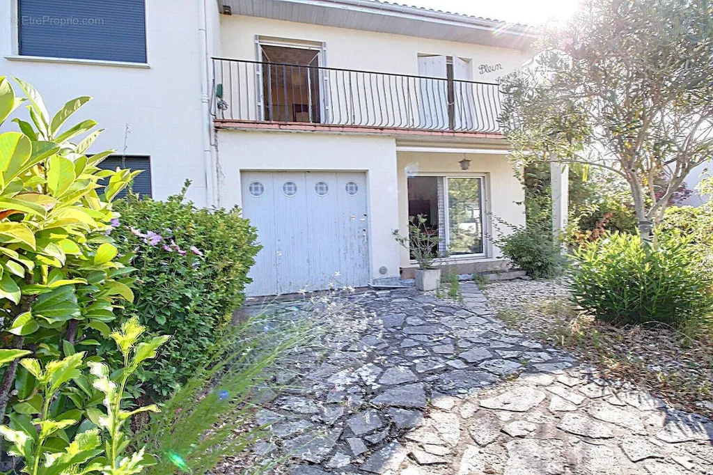 Välivaade - House with Garden and Balcony in Bègles
