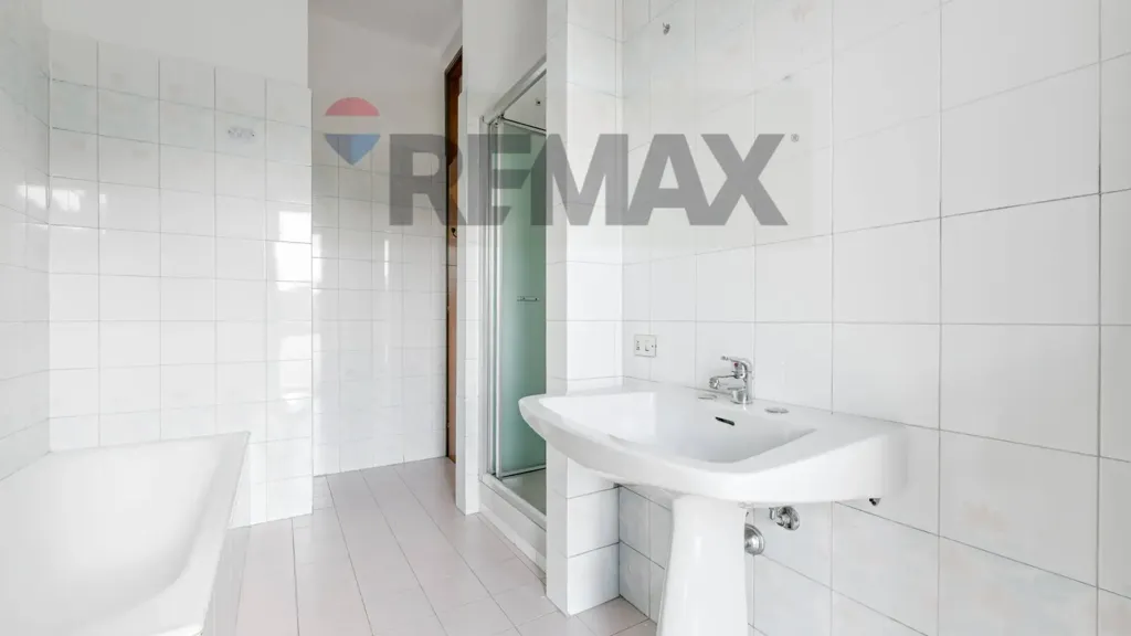 Vannitoad - Bright Three-Bedroom with Park Views in Vedano al Lambro