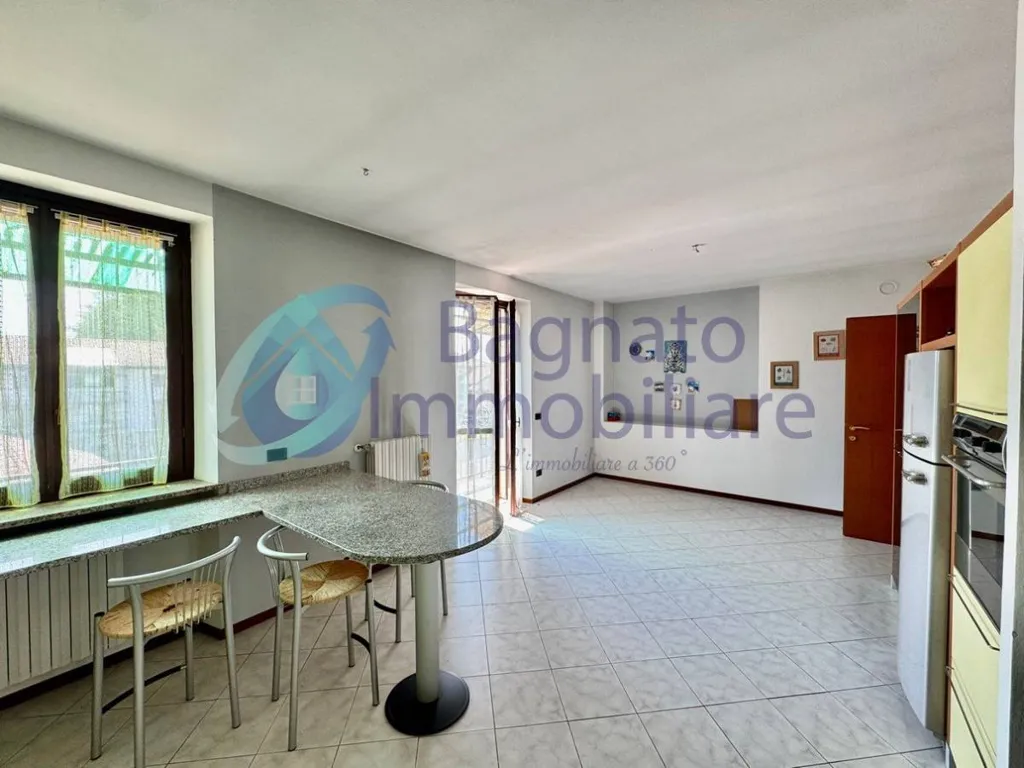 Cuisine - Spacious Apartment with Balcony in Casalino