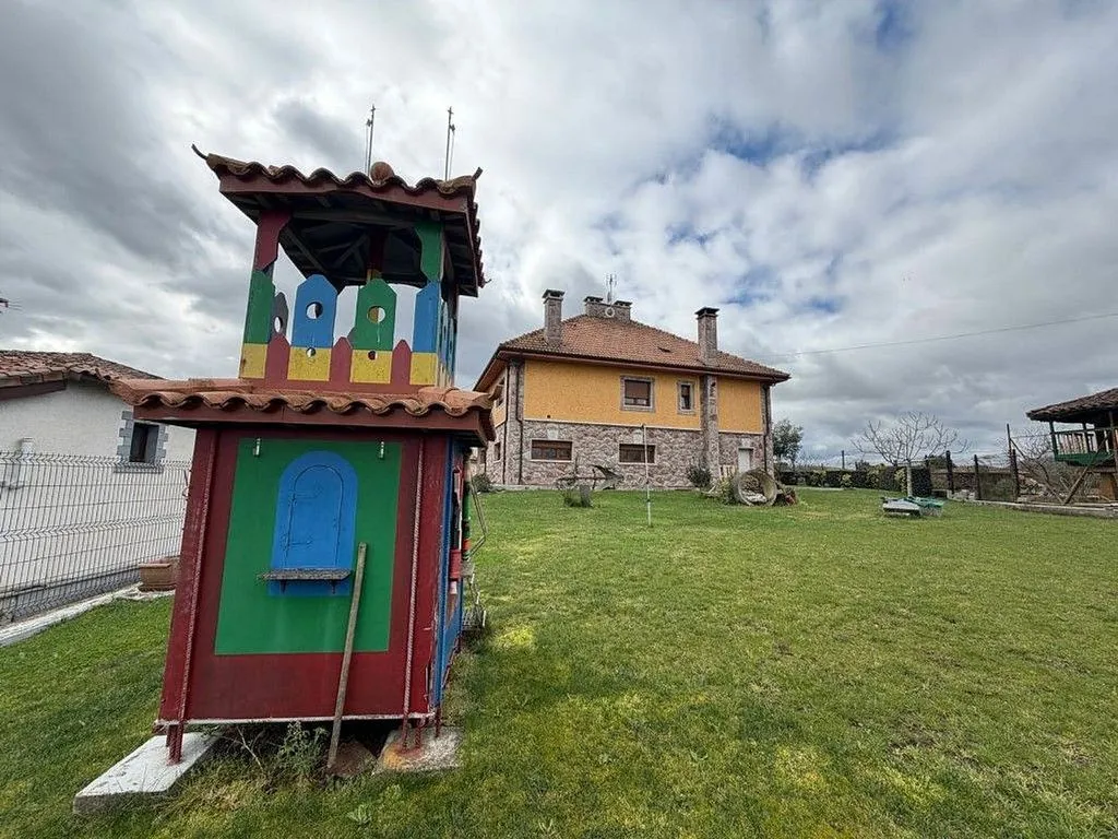 Välivaade - Chalet with Garage in Balbona, Asturias