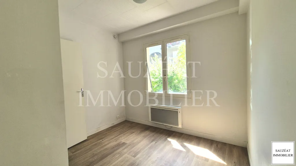 Toad - 3-Piece Flat with Terrace in Bagneux