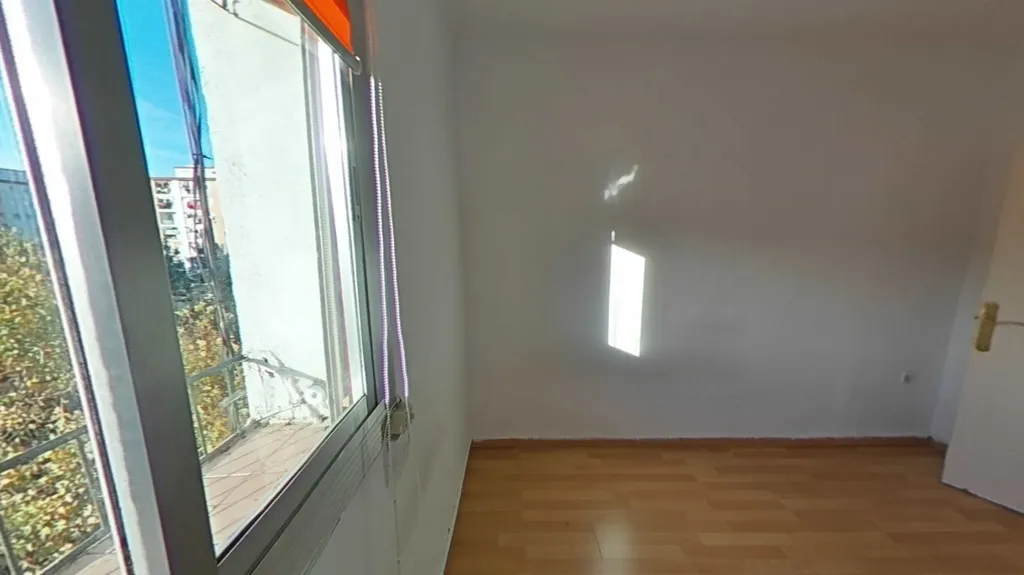 Pièces - Flat with Parquet Floors in Badalona