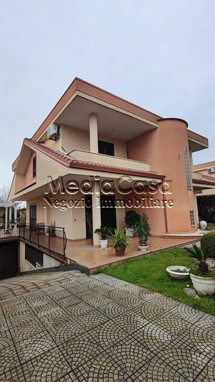 Extérieur - Elegant Villa with Private Garden in Teverola