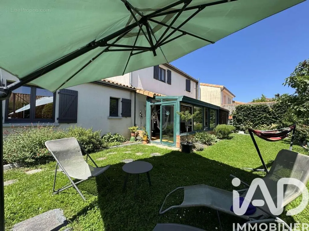 Maison 8 pièces à Buxerolles