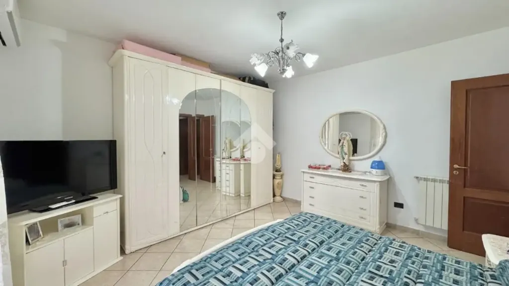Chambres - 3-Bed Apartment with Balcony in Orta Di Atella