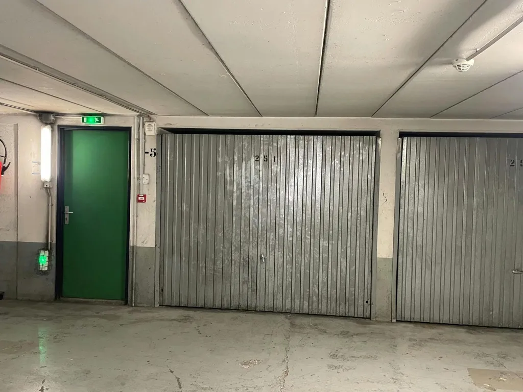 Garage - Secure Parking Box in Alesia, Lyon