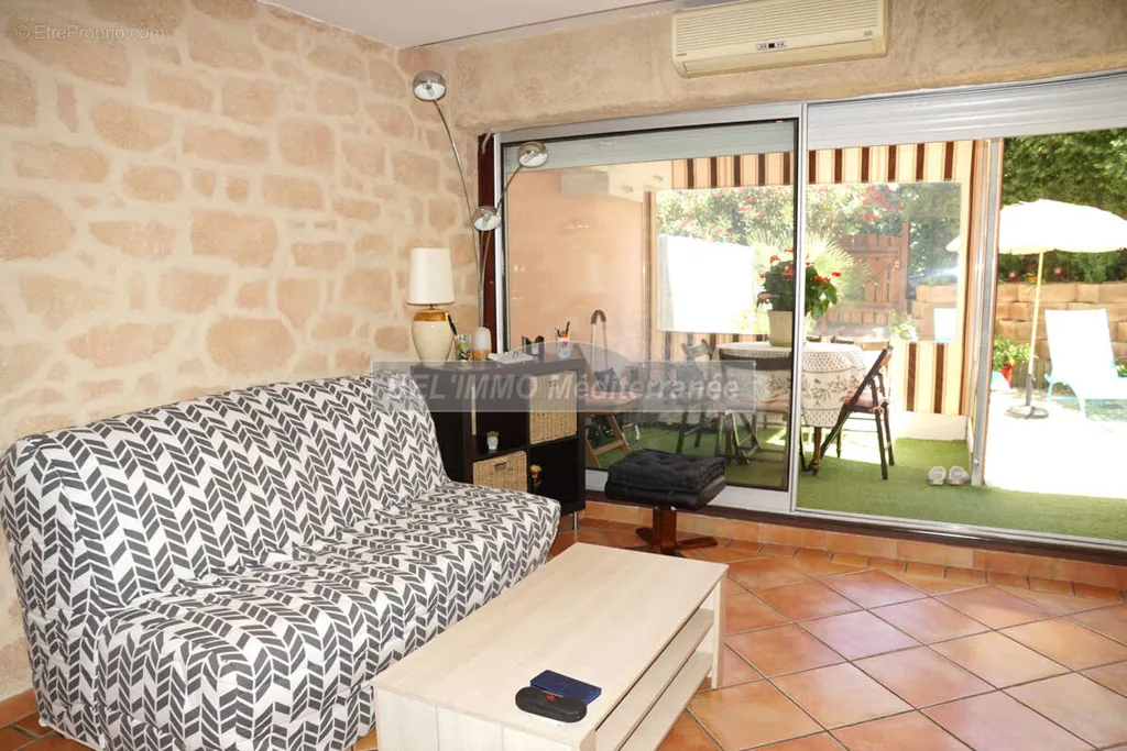 Elutuba - Garden-Level Apartment with Parking in Cavalaire