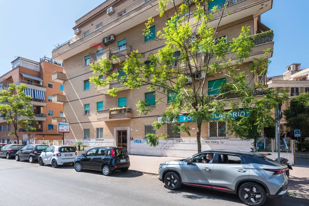 Välivaade - Trilocale with Balcony in Rome