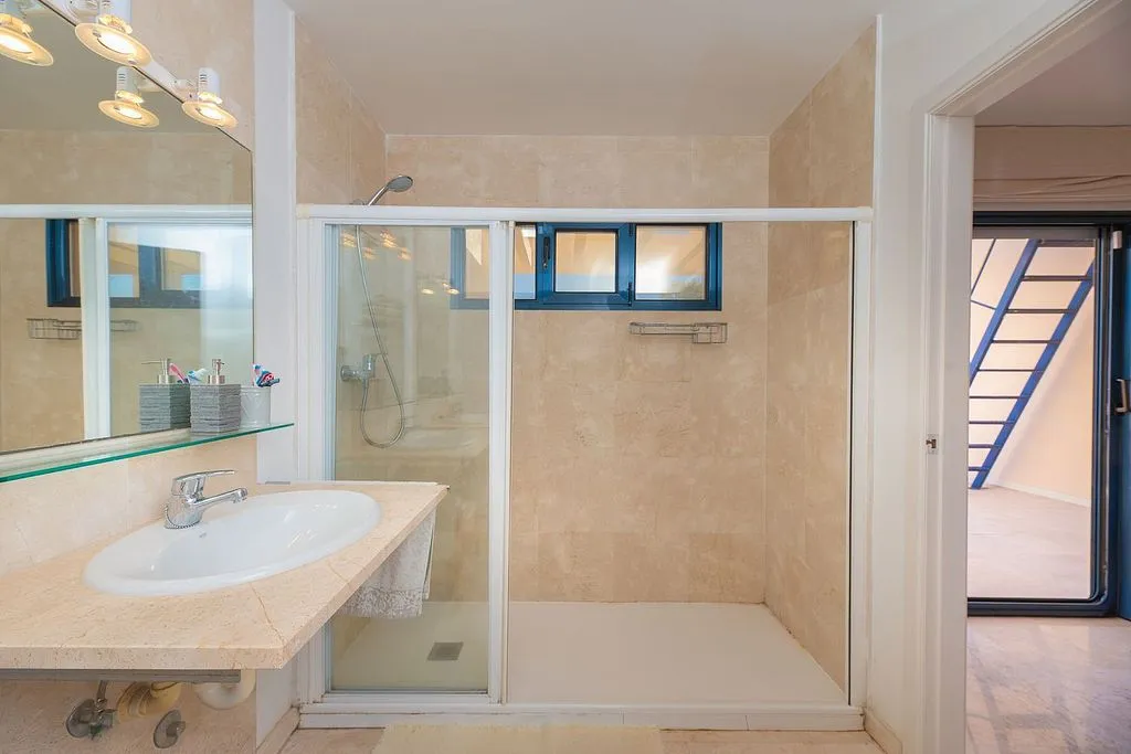 Salles de bain - Adosado with Pool and Terrace in Marina Botafoc
