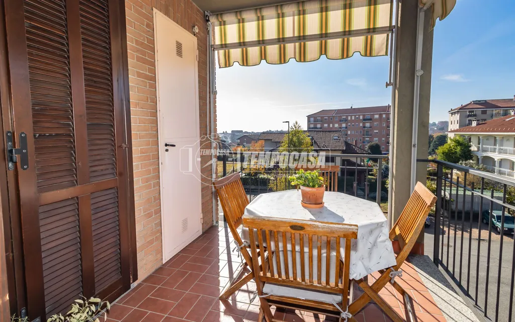 Balcon - 5-Bedroom Apartment with Double Garage in Chieri