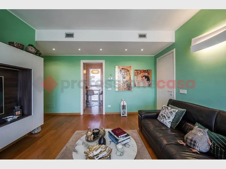 Soggiorno - Modern 3-Bedroom Apartment in Buccinasco