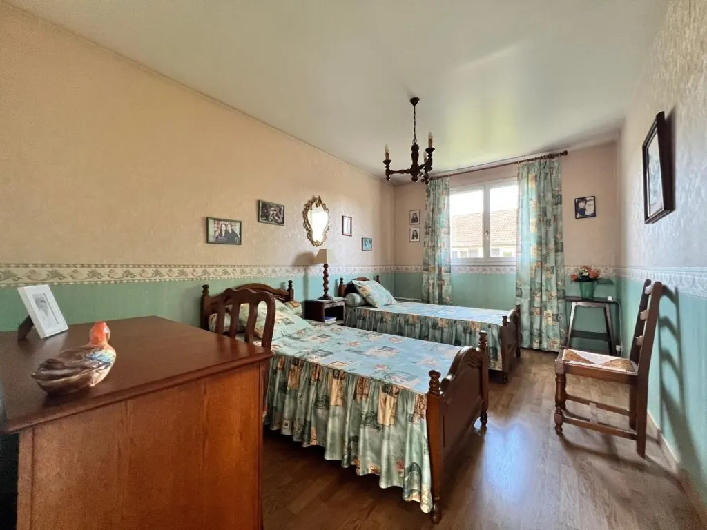 Chambres - Maison Familiale avec Terrasse à Chassieu