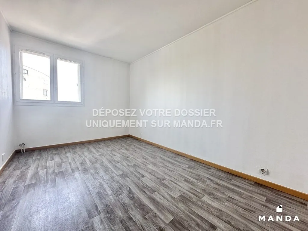 Toad - T2 Flat with Balcony in Lognes