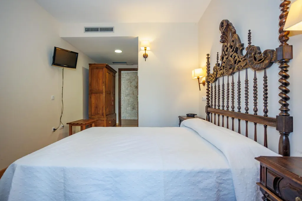 Bedrooms - Traditional Hotel with River View in Valadouro
