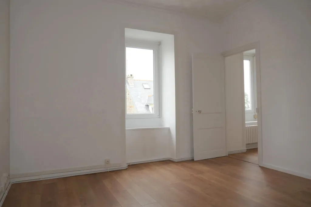 Stanze - 3-Bed Apartment with Private Garden in St Brieuc